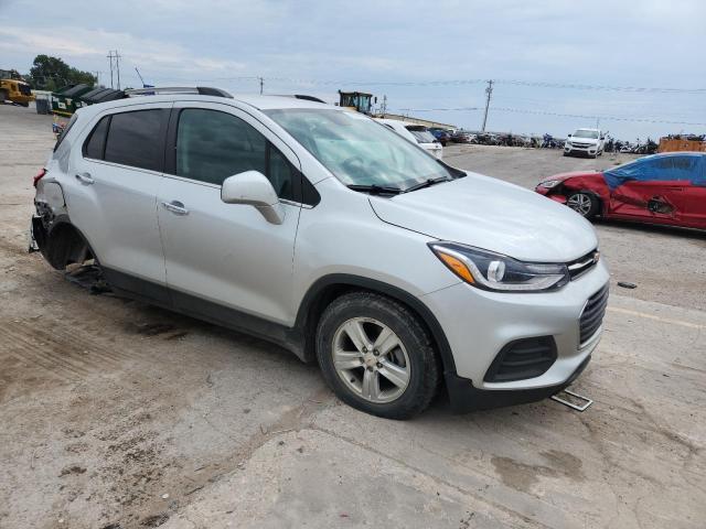 KL7CJLSB9KB955944 - 2019 CHEVROLET TRAX 1LT Srebrny zdjęcie 4