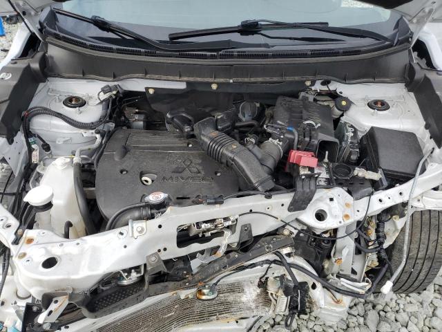 JA4ARUAU2NU008758 - 2022 MITSUBISHI OUTLANDER ES WHITE photo 12