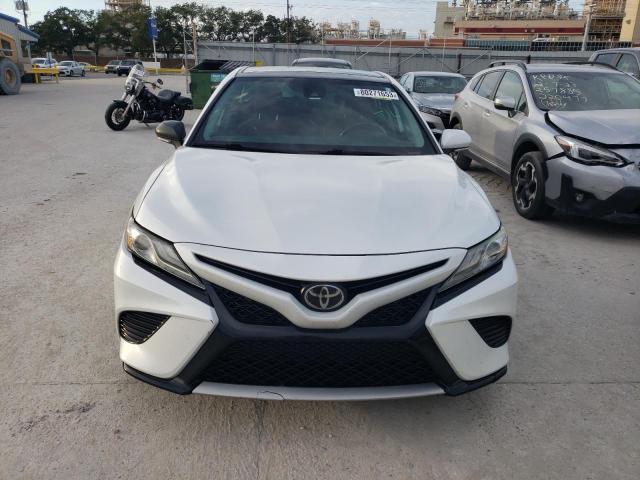 4T1B61HK0KU771407 - 2019 TOYOTA CAMRY XSE WHITE photo 5