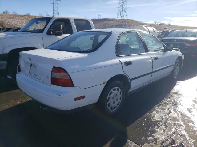 1HGCD5621RA106263 - 1994 HONDA ACCORD DX WHITE photo 3