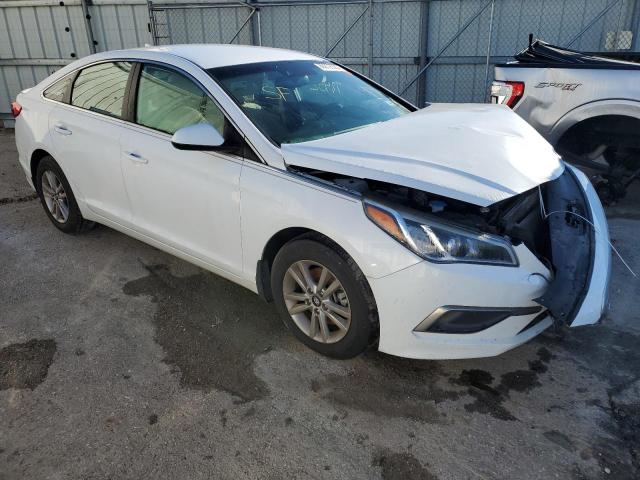 5NPE24AF4GH334071 - 2016 HYUNDAI SONATA SE WHITE photo 4