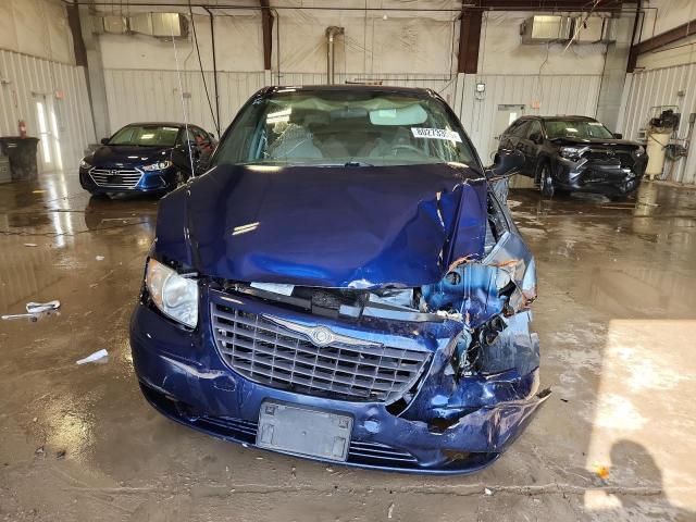 1C4GP45R04B579798 - 2004 CHRYSLER TOWN & COU BLUE photo 5