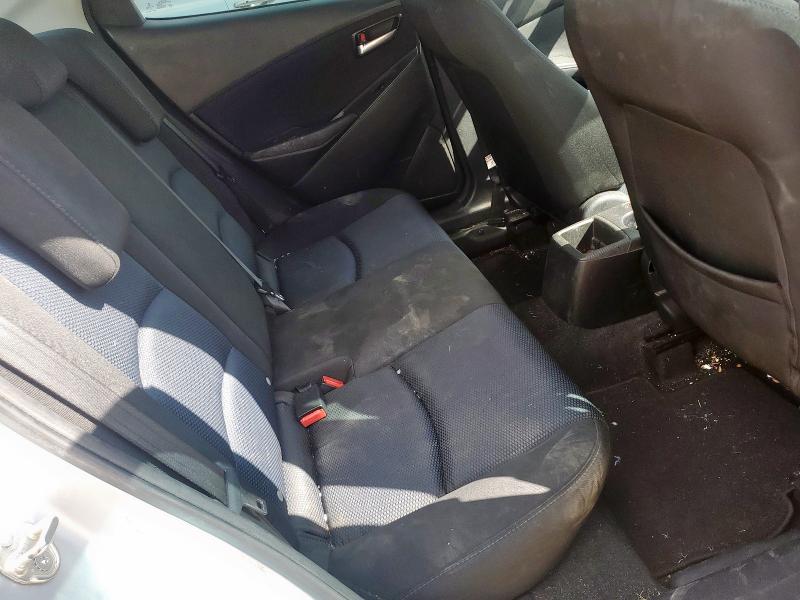 3MYDLBYV0JY325406 - 2018 TOYOTA YARIS IA 银色 照片 10