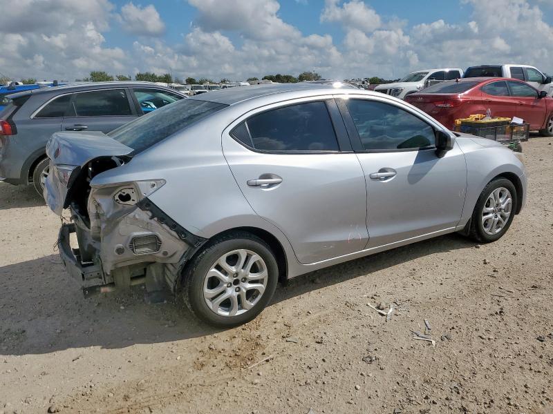 3MYDLBYV0JY325406 - 2018 TOYOTA YARIS IA 银色 照片 3