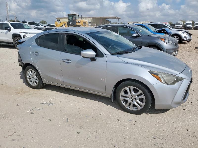 3MYDLBYV0JY325406 - 2018 TOYOTA YARIS IA 银色 照片 4