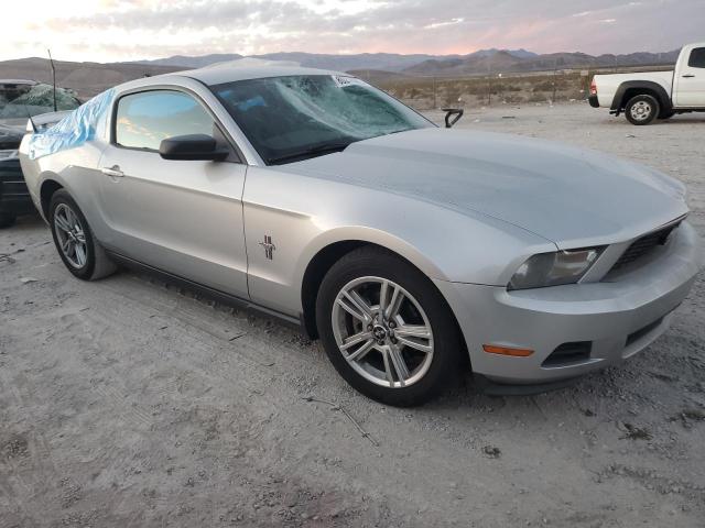 1ZVBP8AN6A5181782 - 2010 FORD MUSTANG SILVER photo 4