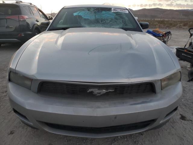 1ZVBP8AN6A5181782 - 2010 FORD MUSTANG SILVER photo 5