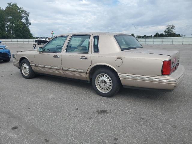 1LNLM82WXVY734571 - 1997 LINCOLN TOWN CAR SIGNATURE GOLD photo 2