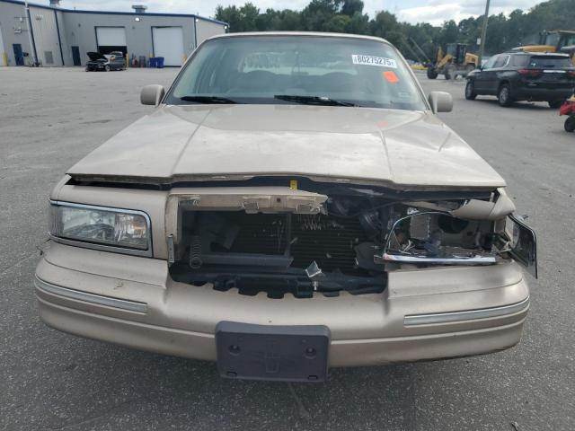 1LNLM82WXVY734571 - 1997 LINCOLN TOWN CAR SIGNATURE GOLD photo 5