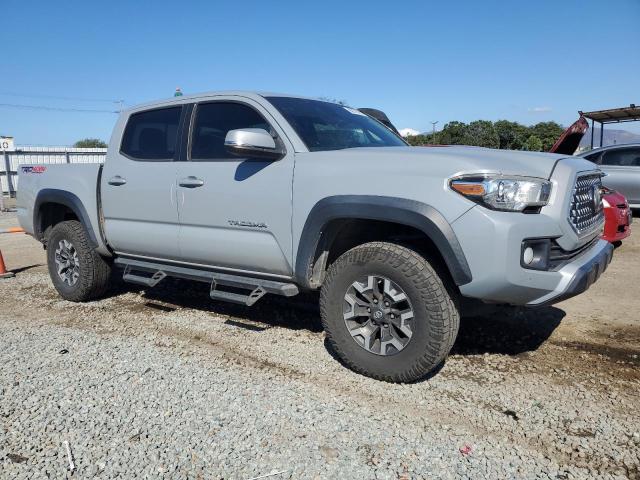 3TMCZ5AN5JM187177 - 2018 TOYOTA TACOMA DOUBLE CAB رمادي صورة 4
