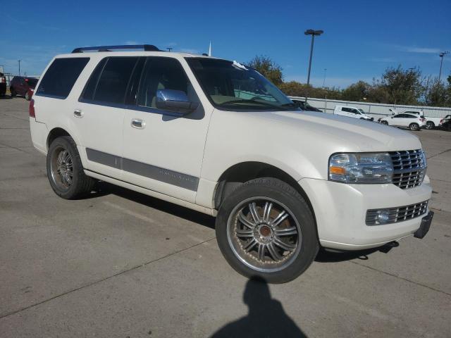 5LMFU27578LJ02846 - 2008 LINCOLN NAVIGATOR WHITE photo 4