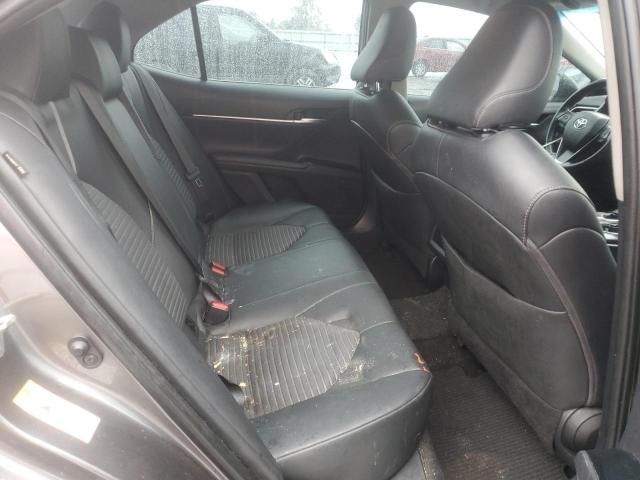 4T1B11HK7JU590981 - 2018 TOYOTA CAMRY L SILVER photo 10