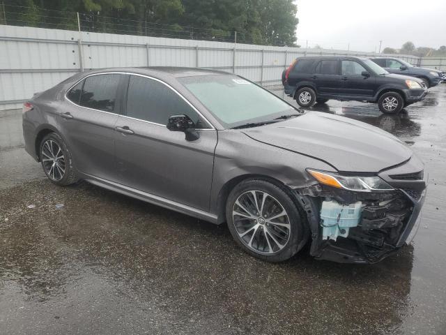 4T1B11HK7JU590981 - 2018 TOYOTA CAMRY L SILVER photo 4
