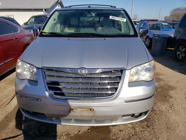 2A4RR6DX9AR123742 - 2010 CHRYSLER TOWN & COU LIMITED SILVER photo 5
