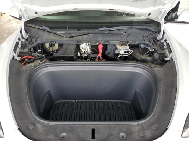7SAYGDEE6PF751368 - 2023 TESLA MODEL Y Weiß Foto 11