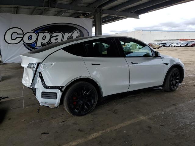 7SAYGDEE6PF751368 - 2023 TESLA MODEL Y Weiß Foto 3