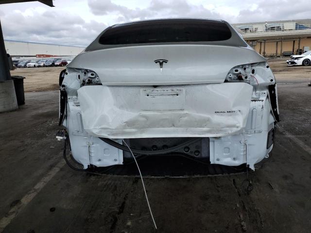7SAYGDEE6PF751368 - 2023 TESLA MODEL Y Weiß Foto 6