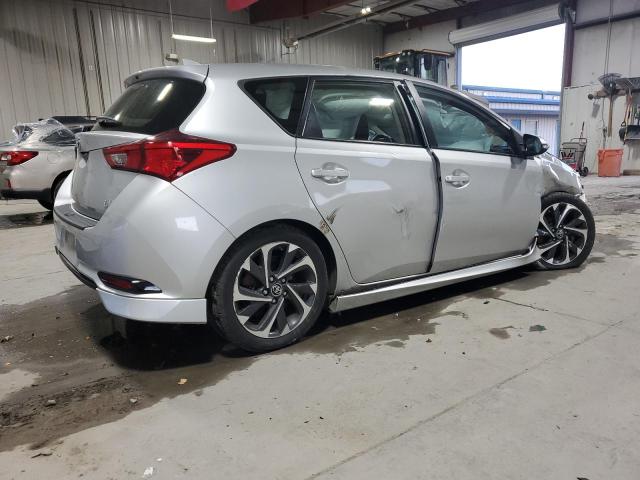 JTNKARJE0JJ562363 - 2018 TOYOTA COROLLA IM SILVER photo 3