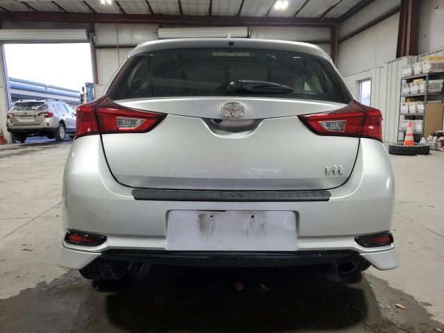 JTNKARJE0JJ562363 - 2018 TOYOTA COROLLA IM SILVER photo 6