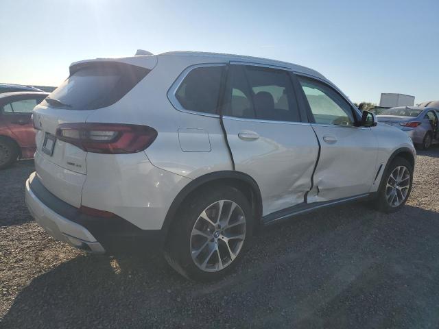 5UXCR6C01P9R09791 - 2023 BMW X5 XDRIVE40I WHITE photo 3