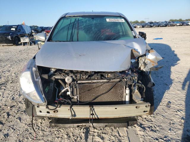 3N1CN7AP3JL864034 - 2018 NISSAN VERSA S ვერცხლისფერი ფოტო 5