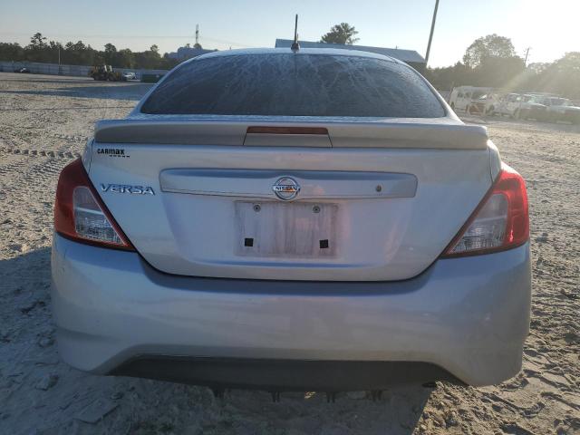 3N1CN7AP3JL864034 - 2018 NISSAN VERSA S ვერცხლისფერი ფოტო 6