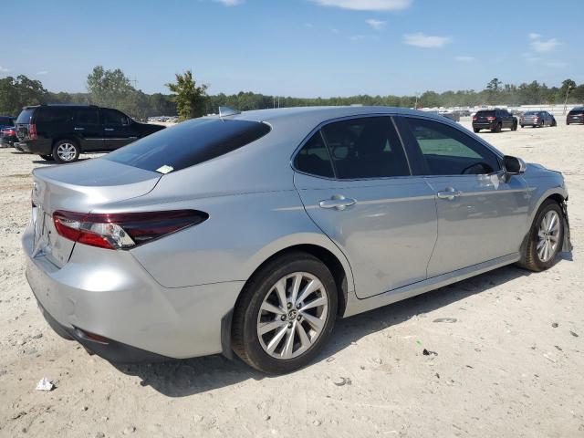 4T1C11AK0NU039425 - 2022 TOYOTA CAMRY LE SILVER photo 3