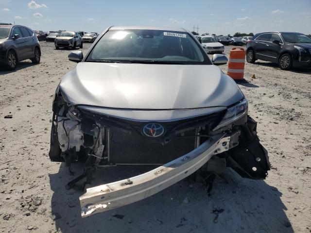 4T1C11AK0NU039425 - 2022 TOYOTA CAMRY LE SILVER photo 5