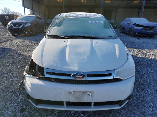 1FAHP35N79W168111 - 2009 FORD FOCUS SE WHITE photo 5