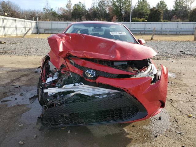 5YFEPMAE7MP222940 - 2021 TOYOTA COROLLA LE RED photo 5