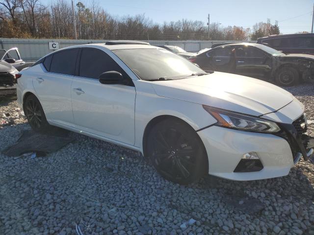 1N4BL4CV8NN373821 - 2022 NISSAN ALTIMA SR WHITE photo 4