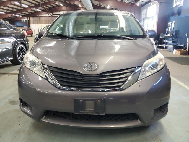 5TDKK3DC6CS196424 - 2012 TOYOTA SIENNA LE GRAY photo 5