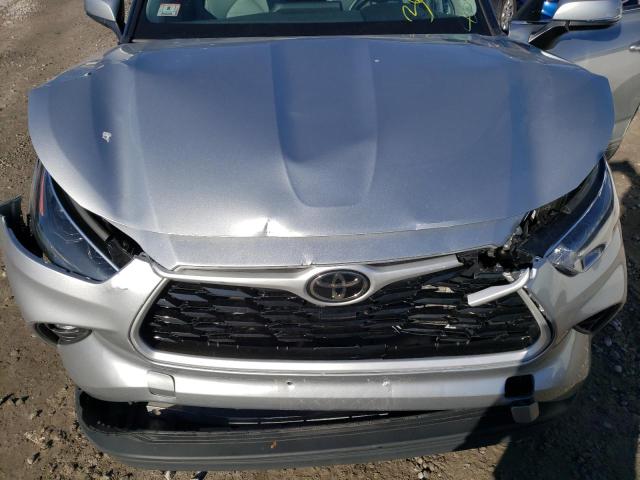 5TDHZRBH3MS145469 - 2021 TOYOTA HIGHLANDER XLE SILVER photo 11