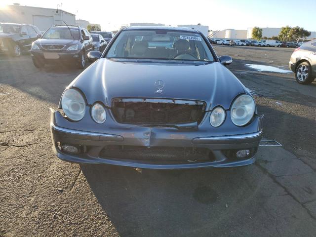 WDBUF70J15A710977 - 2005 MERCEDES-BENZ E 500 BLUE photo 5