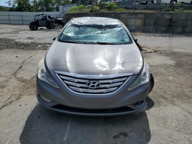 5NPEC4AC2DH587663 - 2013 HYUNDAI SONATA SE ნაცრისფერი ფოტო 5