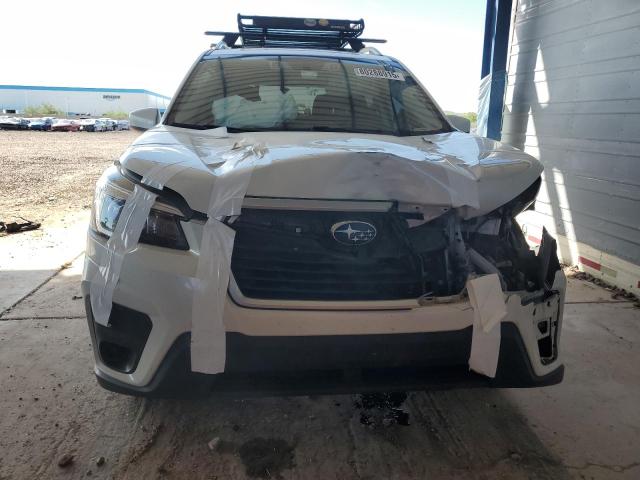 JF2SKAEC1KH558442 - 2019 SUBARU FORESTER PREMIUM WHITE photo 5