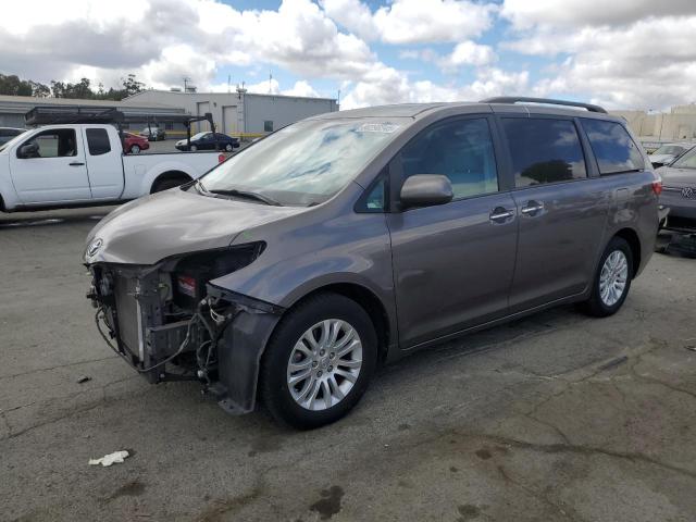 2017 TOYOTA SIENNA XLE, 
