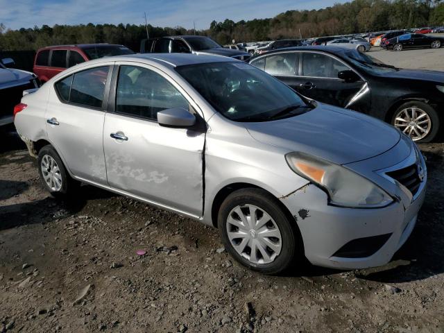 3N1CN7AP4FL839621 - 2015 NISSAN VERSA S SILVER photo 4