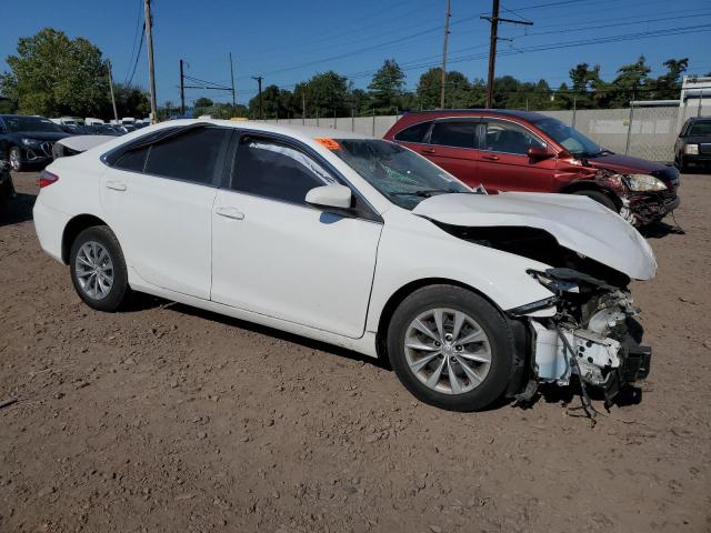 4T1BF1FK6HU343319 - 2017 TOYOTA CAMRY LE WHITE photo 4