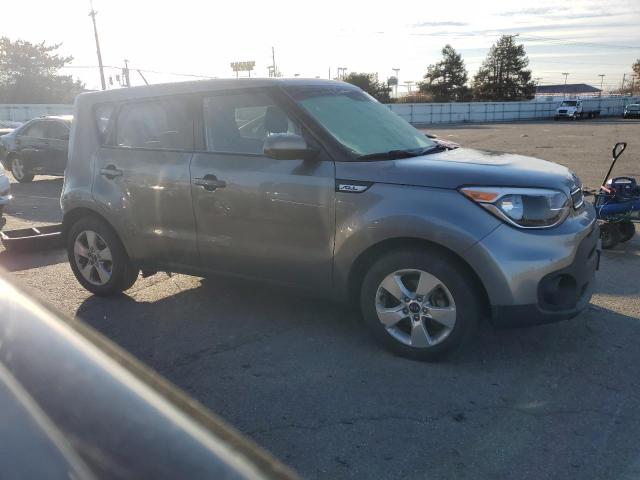 KNDJN2A26H7430331 - 2017 KIA SOUL GRAY photo 4