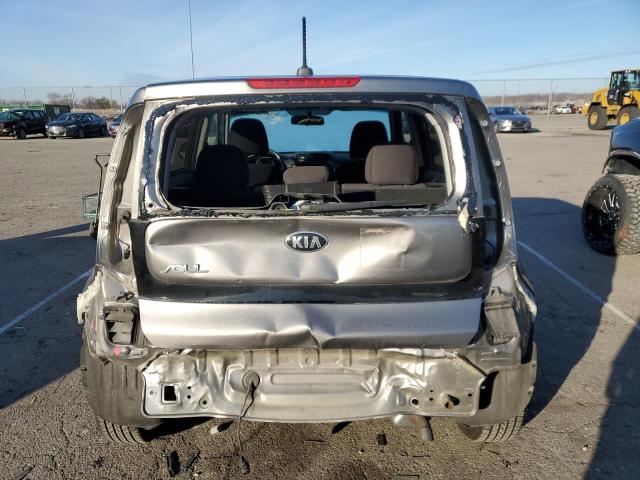 KNDJN2A26H7430331 - 2017 KIA SOUL GRAY photo 6