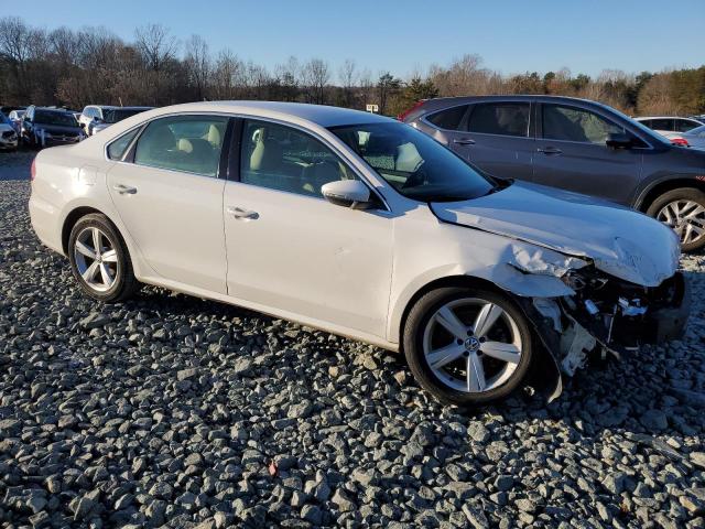 1VWBH7A3XCC074819 - 2012 VOLKSWAGEN PASSAT SE WHITE photo 4