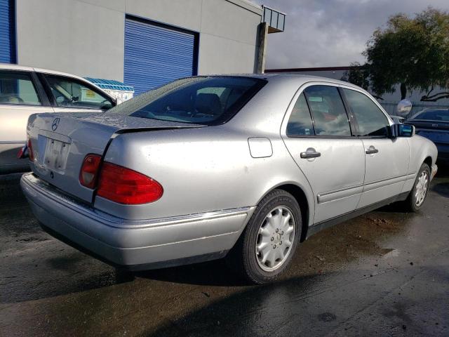 WDBJF65H4XA806530 - 1999 MERCEDES-BENZ E 320 SILVER photo 3