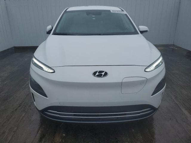 KM8K23AG2PU192570 - 2023 HYUNDAI KONA SE WHITE photo 5