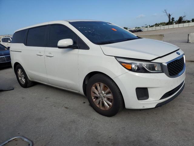 KNDMB5C11H6220463 - 2017 KIA SEDONA LX WHITE photo 4