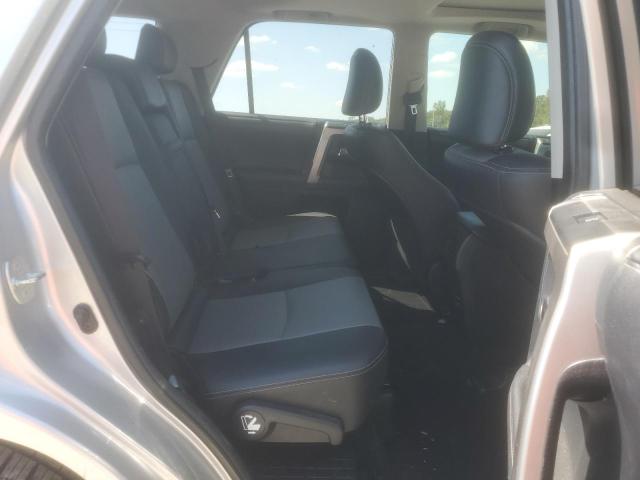 JTEZU5JR8J5178261 - 2018 TOYOTA 4RUNNER SR5 SILVER photo 11