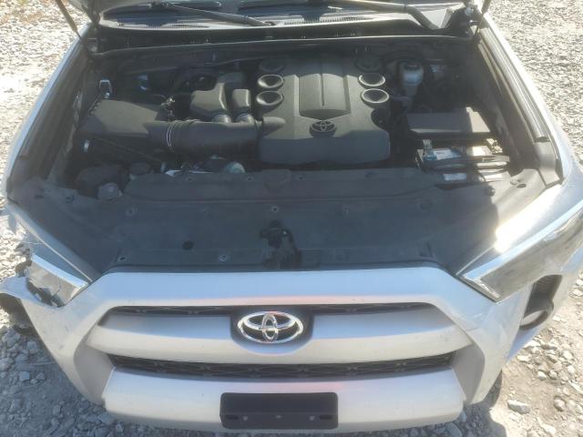 JTEZU5JR8J5178261 - 2018 TOYOTA 4RUNNER SR5 SILVER photo 12