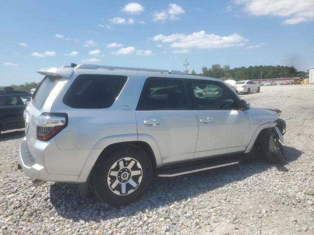 JTEZU5JR8J5178261 - 2018 TOYOTA 4RUNNER SR5 SILVER photo 3