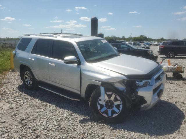 JTEZU5JR8J5178261 - 2018 TOYOTA 4RUNNER SR5 SILVER photo 4