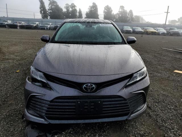 4T1C11AK5NU657386 - 2022 TOYOTA CAMRY LE GRAY photo 5